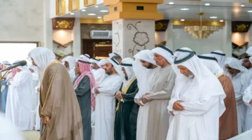 حاكم رأس الخيمة يؤدي صلاة الجنازة على شهيد الوطن علي الطنيجي